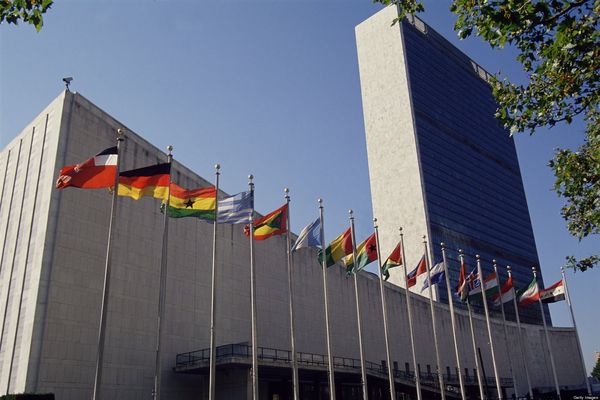 Генассамблея ООН потребовала от России не ущемлять права человека в Крыму