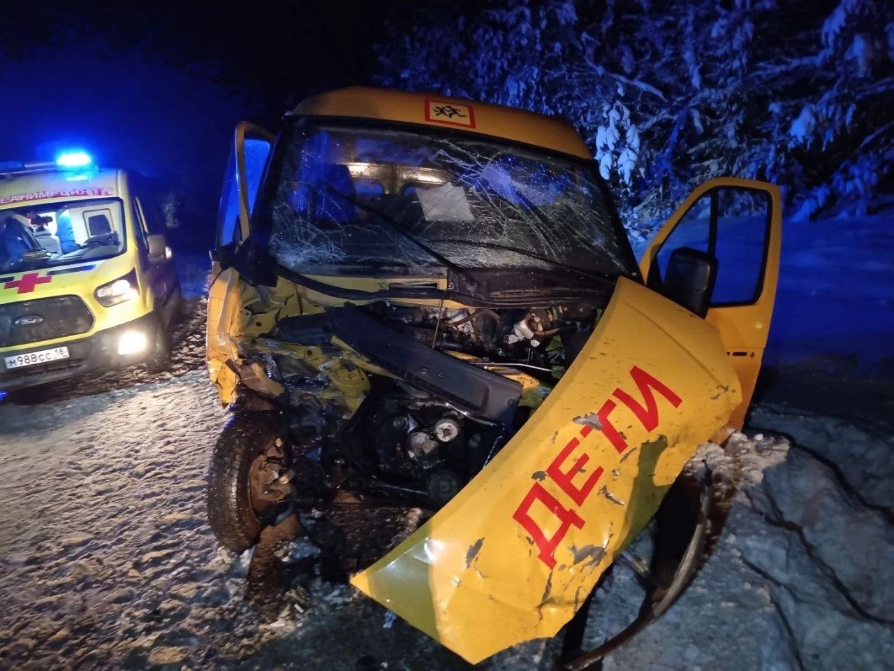 В Удмуртии возбуждено уголовное дело по факту ДТП со школьным автобусом