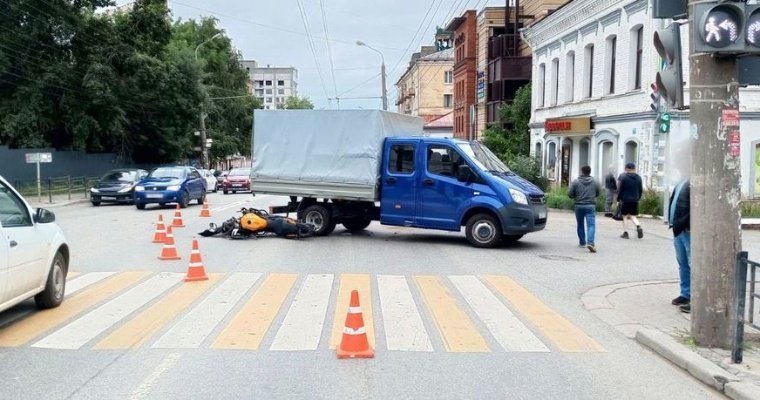 На улице Максима Горького в Ижевске столкнулись мотоцикл и «Газель»