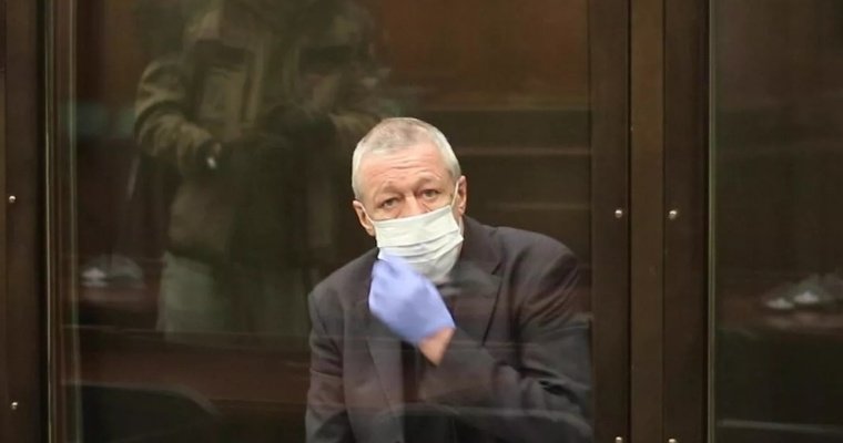 Михаилу Ефремову сократили срок лишения свободы на полгода