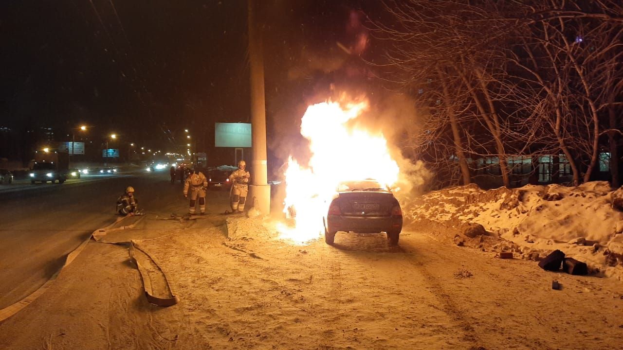

«Приора» сгорела на улице 9 Января в Ижевске

