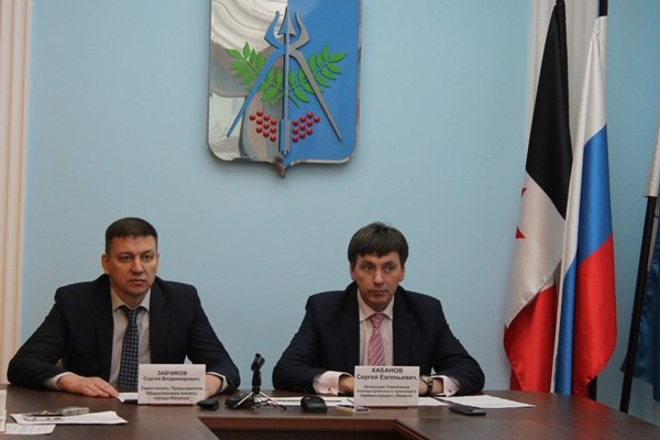 Картина дня в Удмуртии: отказ от капремонта дорог и претензии к строителям моста