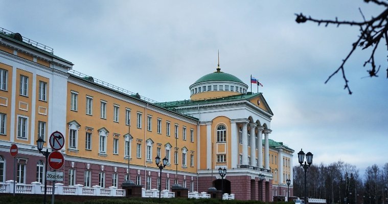 Итоги дня: создание комиссии по защите педагогов в Удмуртии и пожар в игринском ТЦ
