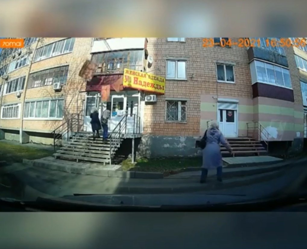 

Облицовка балкона рухнула на прохожих в Ижевске

