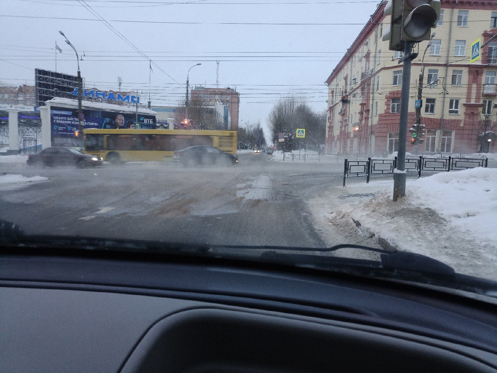 

Спецтехника устраняет последствия утечки воды на улице Пушкинской в Ижевске

