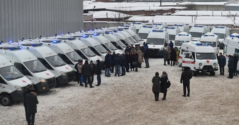Больницы Удмуртии получили 35 «скорых» перед Новым годом