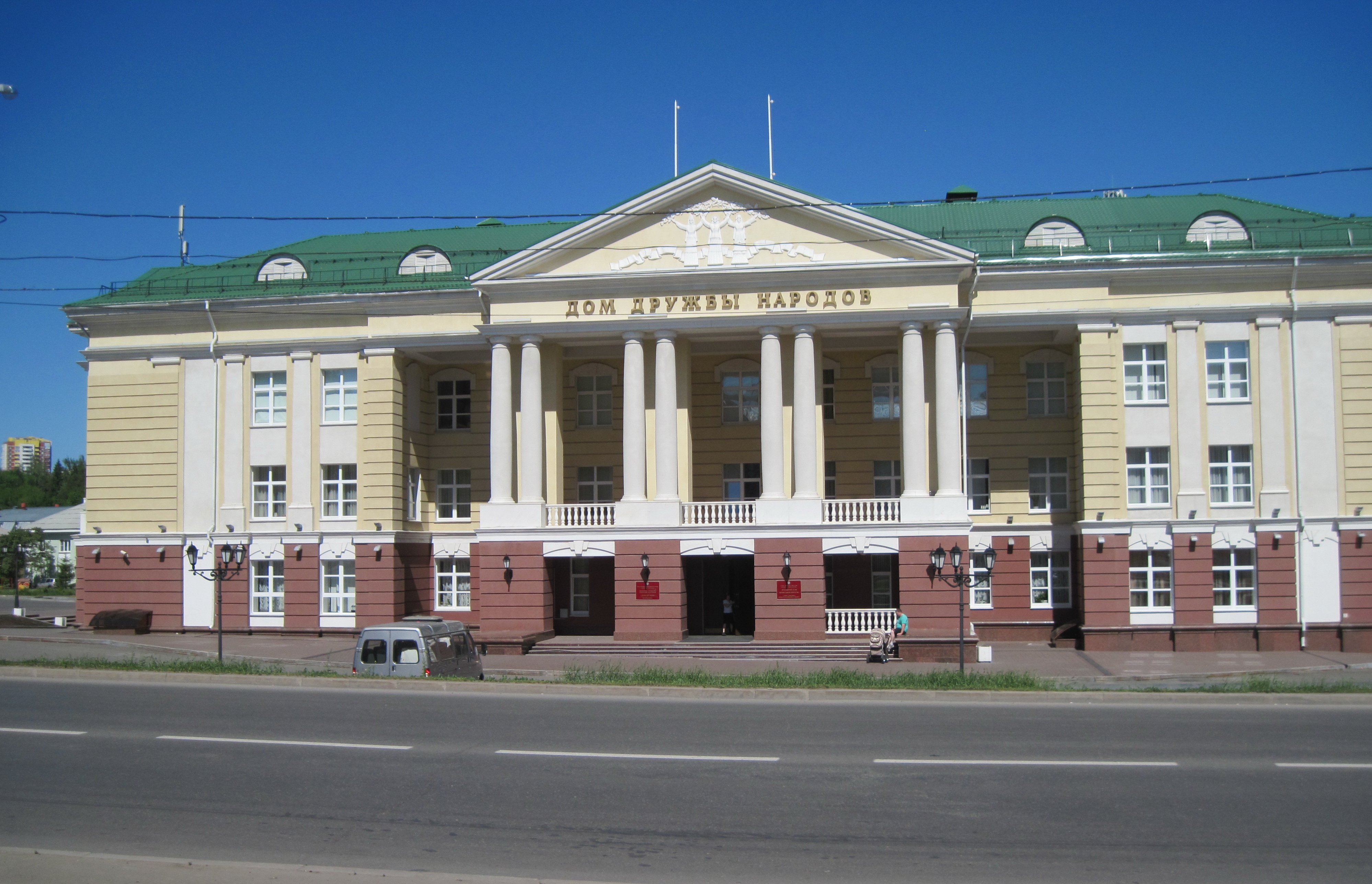 Дом дружбы фото. Ул Орджоникидзе 33а Ижевск. Дом дружбы народов Ижевск. Ижевск улица Орджоникидзе 33а. Орджоникидзе дом дружбы народов.