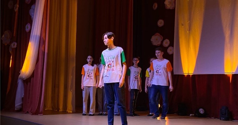 Присвоение почётного звания молодёжному театру в Ижевске и снижение популярности Байдена: новости к этому часу