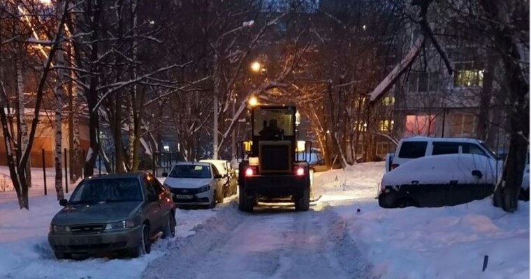 В Ижевске могут начать штрафовать водителей, чьи машины мешают уборке снега