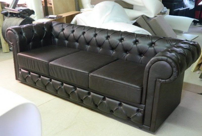 Житель Ижевска отобрал у не выполнившего мебельный заказ предпринимателя диван и крупную сумму денег