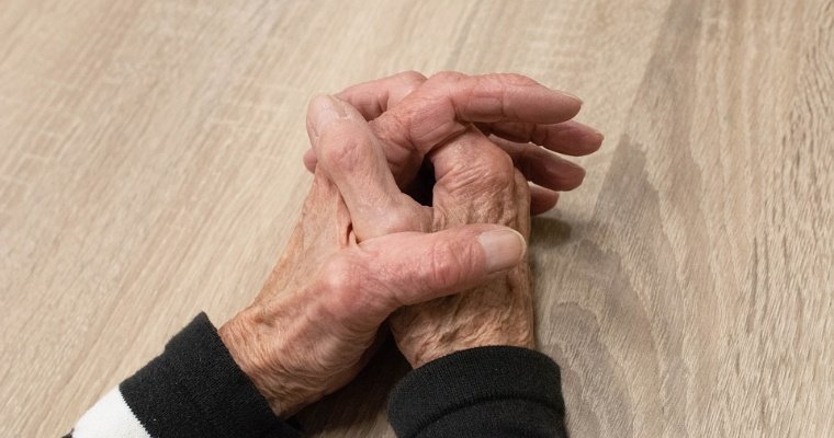 В Глазове внучку подозревают в истязании своей 75-летней бабушки