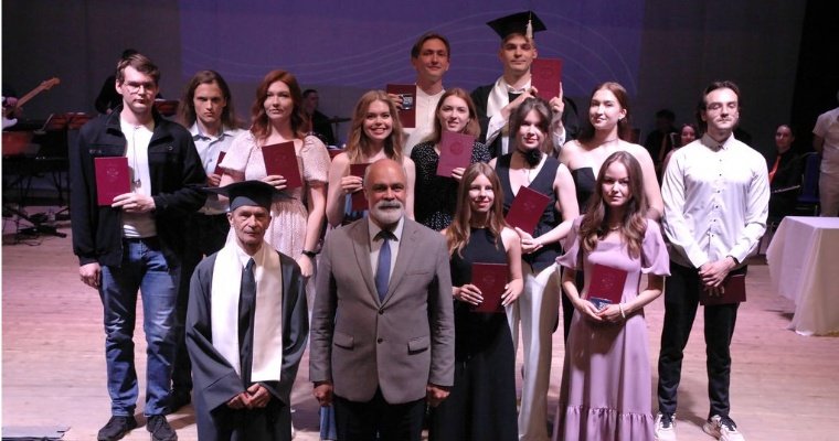 229 красных дипломов получили выпускники 2023 года в ИжГТУ