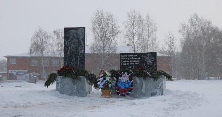 В селе Первомайском Киясовского района открыли памятник участникам локальных войн