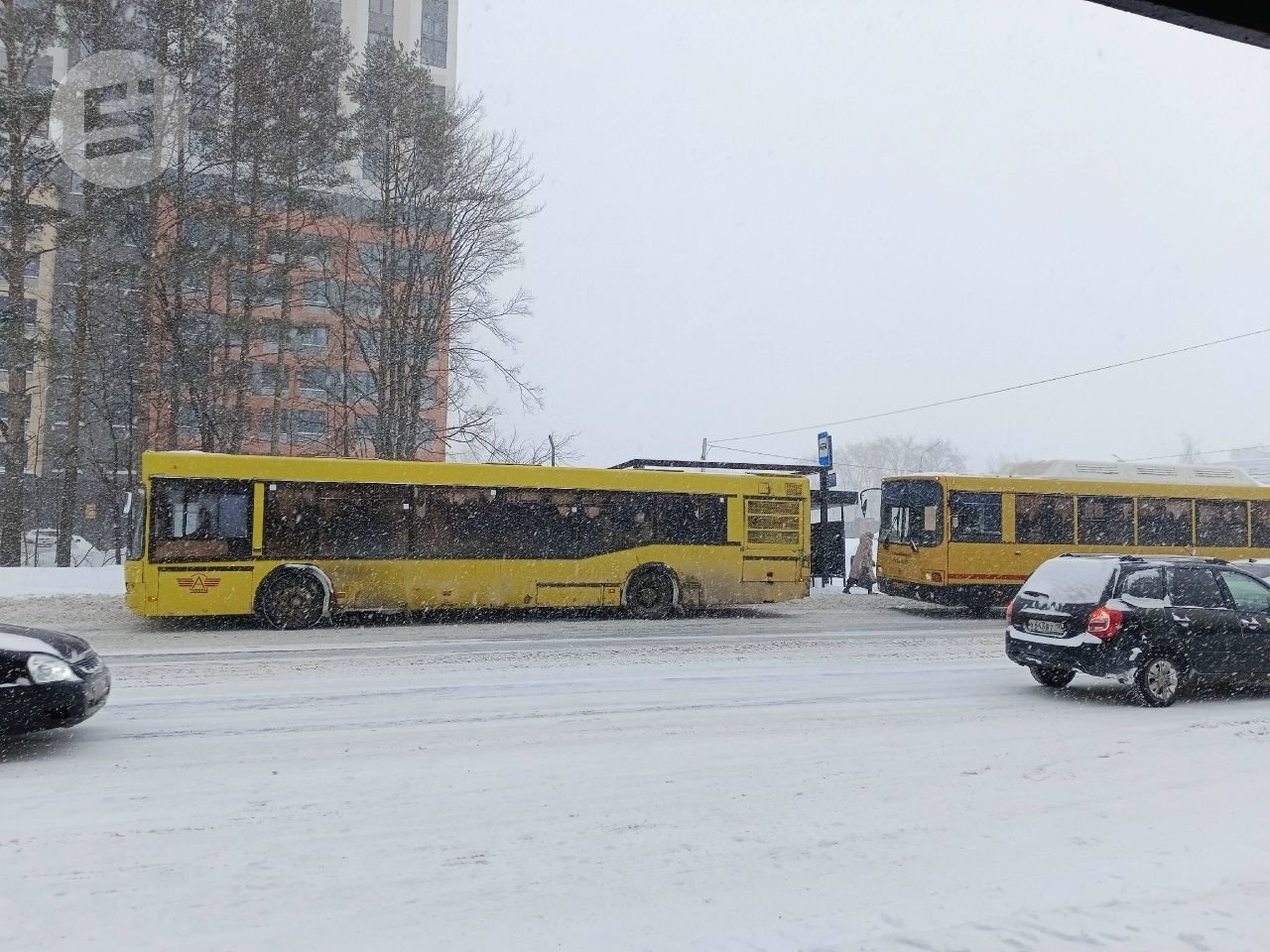 В Ижевске из-за сигнала «Опасное небо» остановили автобусы и троллейбусы