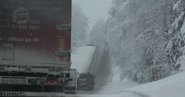Автомобилистов Удмуртии предупредили об ухудшении видимости и снежных заносах на дорогах