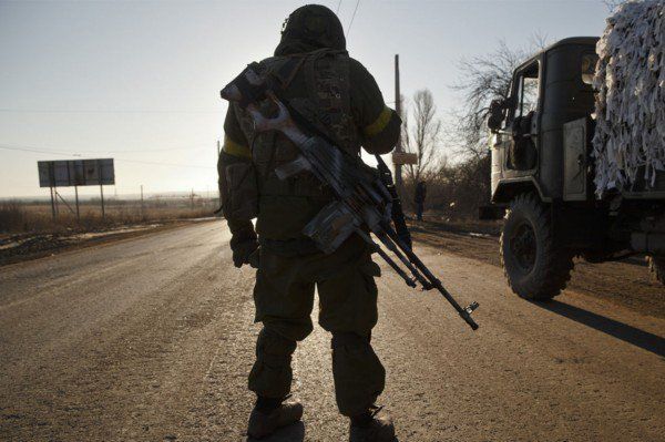 Шесть полицейских пострадали после нападения боевиков на КПП в Грозном