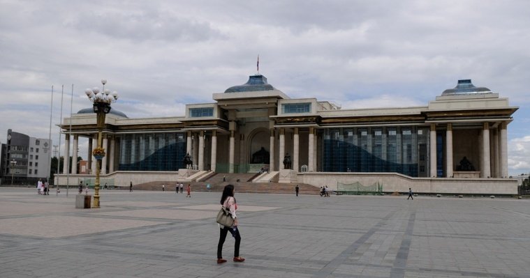 В столице Монголии толпа протестующих захватила здание правительства