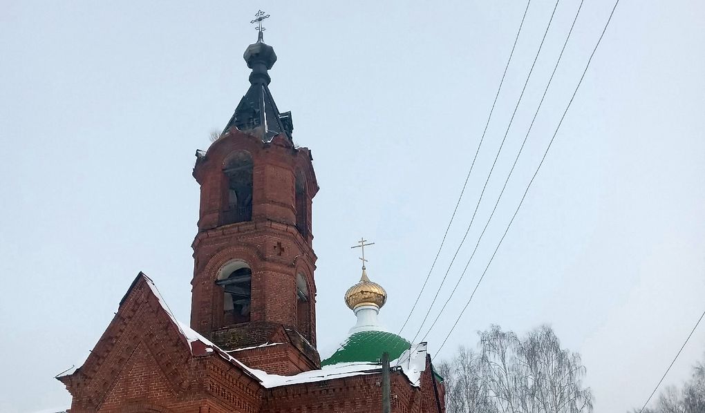 В возрождаемой церкви села Нововолково в Удмуртии провели первую литургию