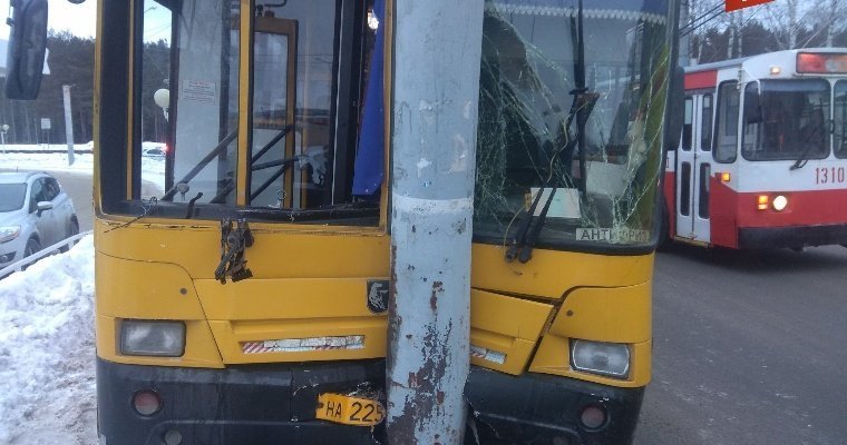 Итоги дня: еще одна авария с автобусом в Ижевске и советы по выбору цветов
