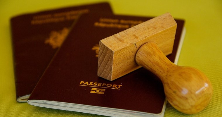 Россияне будут получать загранпаспорта на месяц быстрее