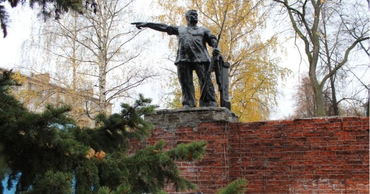 Ремонт памятника Пастухову в Ижевске планируют завершить к концу ноября
