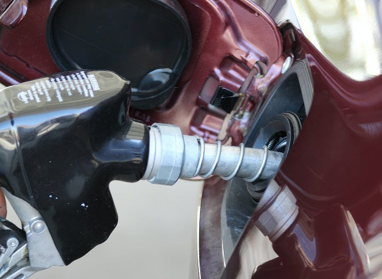 Балезинского нефтетрейдера обвиняют в присвоении 2,5 млн рублей от продажи бензина