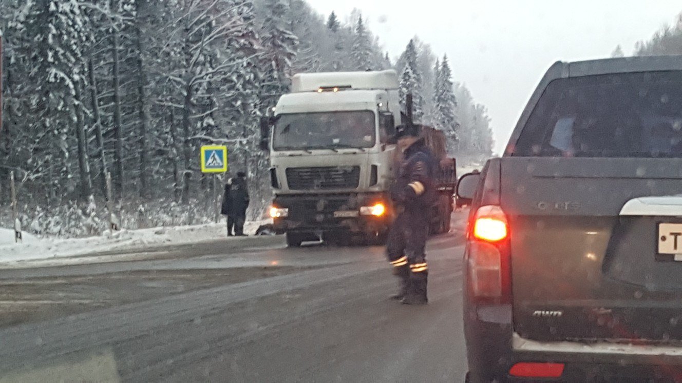 На трассе Ижевск - Воткинск грузовик насмерть сбил пешехода