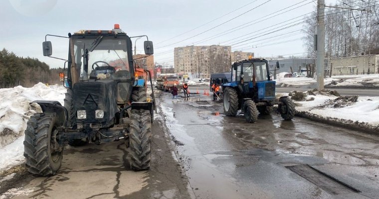 Жителям Ижевска показали, как устраняют дефекты на дорогах литым асфальтобетоном