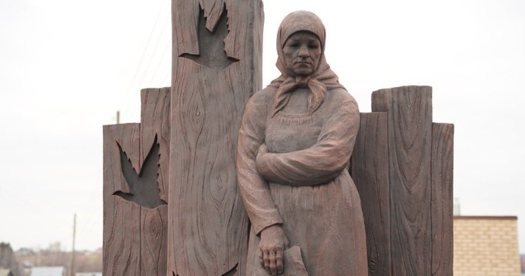 В честь матерей защитников Родины в Малопургинском районе установили мемориал 