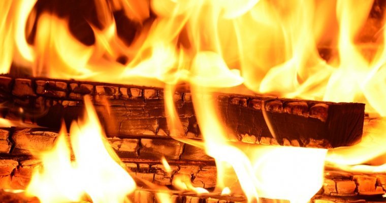 В Удмуртии пожар уничтожил жилой дом многодетной семьи