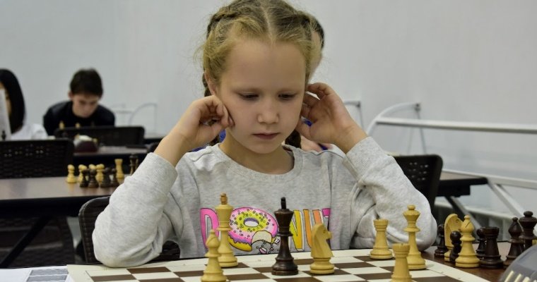 Школьница из Удмуртии взяла серебро на всероссийских соревнованиях юных шахматисток