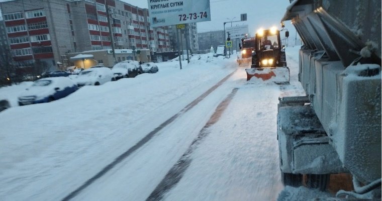 За неделю дорожники Ижевска вывезли на снегосвалку более 60 тысяч кубометров снега