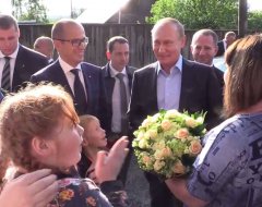 Владимир Путин подарил жительнице барака в Ижевске путевку в Сочи
