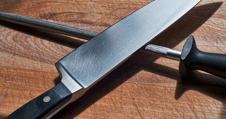 В Можге осудили 16-летнюю девушку за нападение с ножом на свою бабушку 