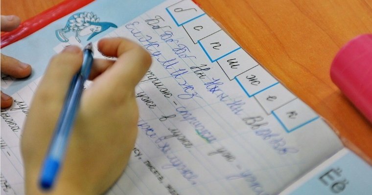 12 учителей Удмуртии получат по 200 тыс рублей за успехи в работе