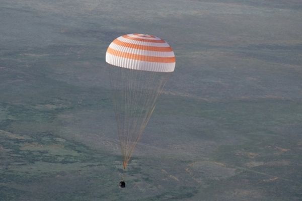 Трое космонавтов с МКС приземлились на территории Казахстана