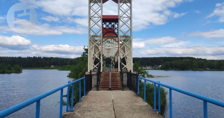 В Ижевске ликвидировали плавучий остров у моста на Воложке
