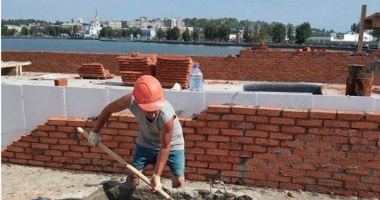 К концу года здание спасательной станции на Воткинском пруду планируют завести под крышу