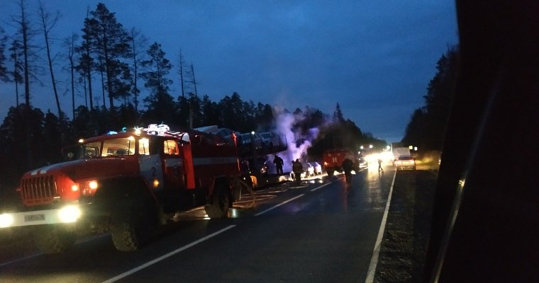 Возгорание автовоза в Удмуртии, ограничения в работе общепита Санкт-Петербурга и режим наивысшей эпидопасности в Ирландии: что произошло минувшей ночью