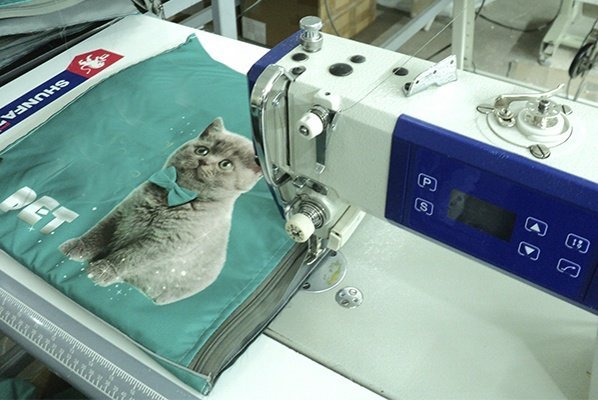 В удмуртской исправительной колонии начали шить чехлы для детских санок