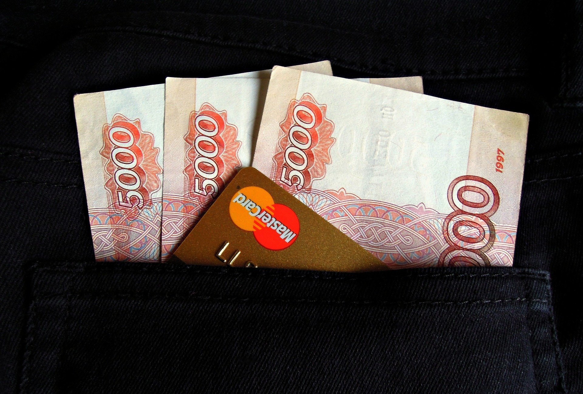 В общественном транспорте Ижевска призвали оплачивать проезд банковскими картами и наличными