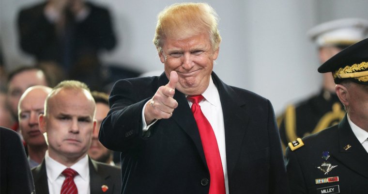 Российские флаги разбросали во время выступления Трампа в Пенсильвании