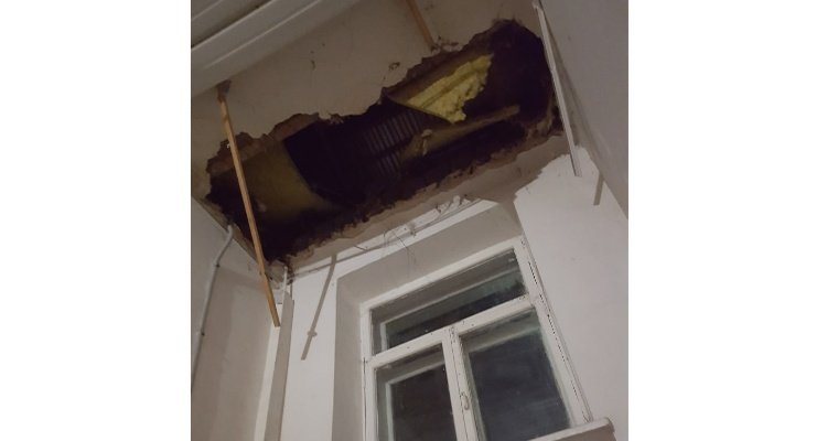 В Воткинске обвалилась крыша жилого дома 