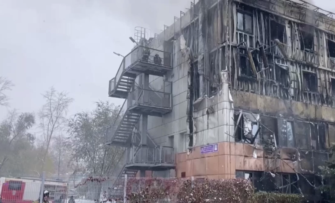 В Набережных Челнах загорелась четырехэтажная гостиница 