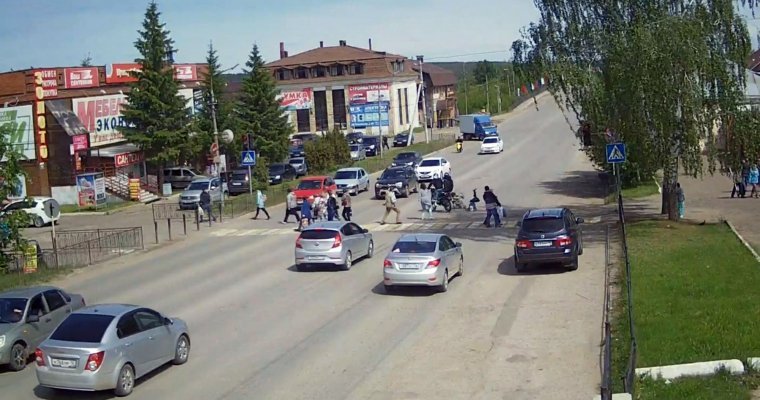 Мотоциклист сбил пешеходов на «зебре» в Можге