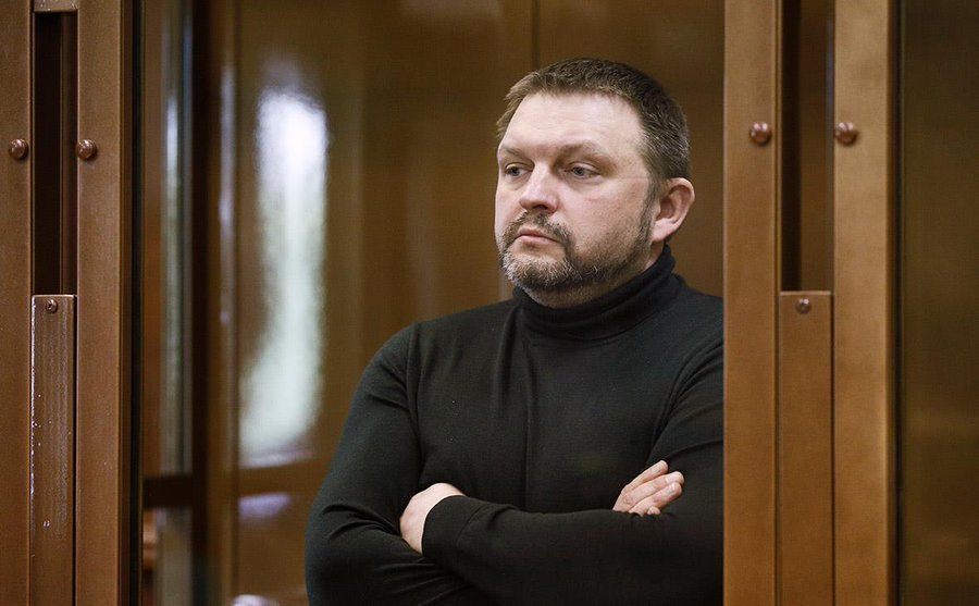 Никиту Белых уволили из библиотеки колонии и заставили шить игрушки