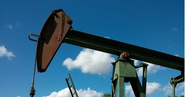 Итоги дня: кража нефти на месторождениях в Игринском районе и суд над матерью выпавшей из окна семилетней девочки
