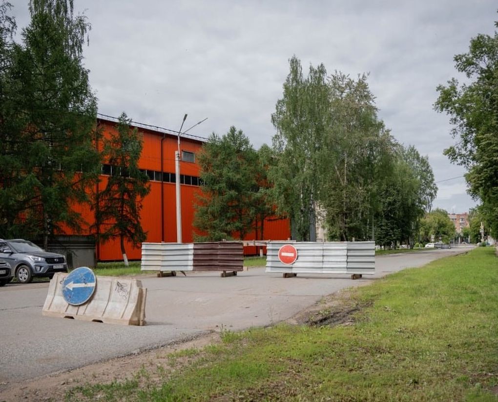 На улице Сибирской в Глазове продолжат ремонт размытой ливневки