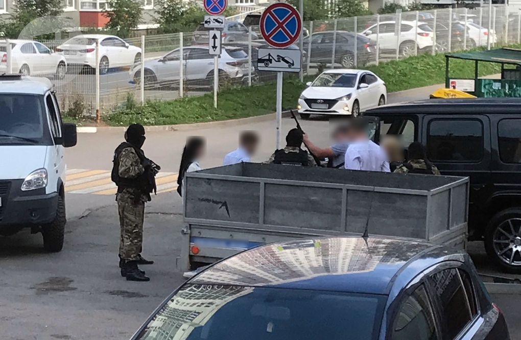 Спецназ МВД задержал в Удмуртии «Гелендваген» с автоматом Калашникова