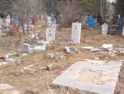 Транспортная компания заплатит за повреждённые в результате аварии могилы на Северном кладбище Воткинска